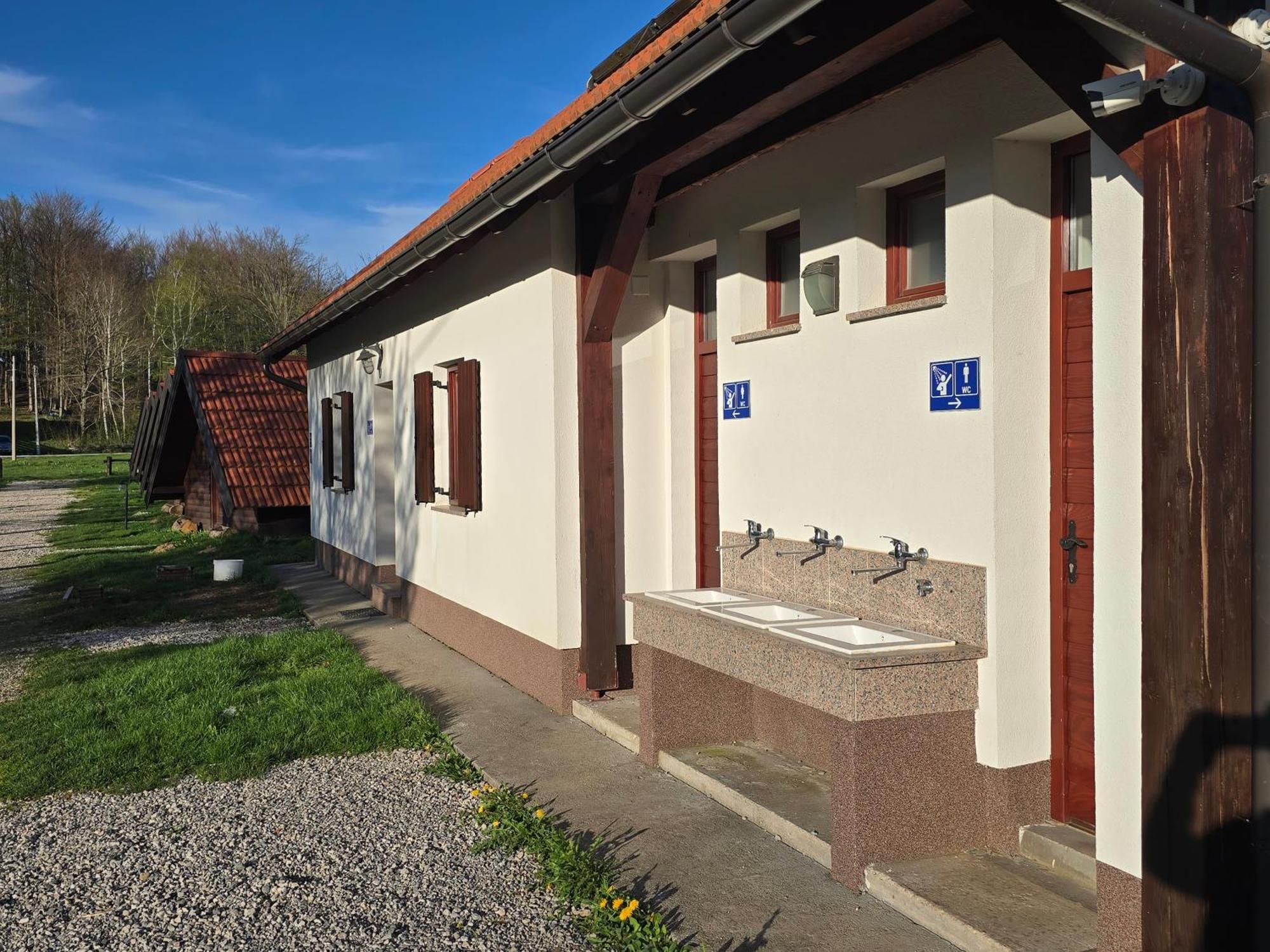 Bungalows Rizvan City Brusane Zewnętrze zdjęcie
